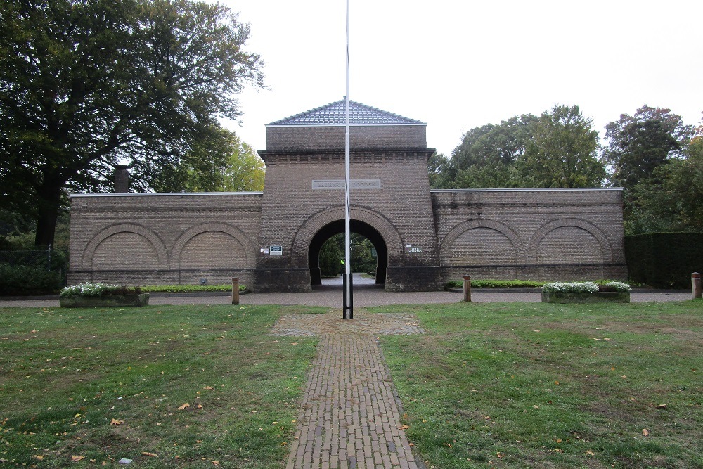 Commonwealth War Graves Municipal Cemetery Oldenzaal #5