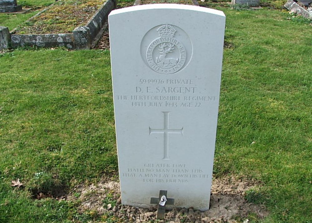 Commonwealth War Grave Kirby Cross Cemetery #1