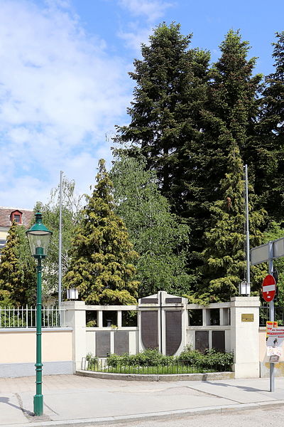 Oorlogsmonument Strebersdorf #1