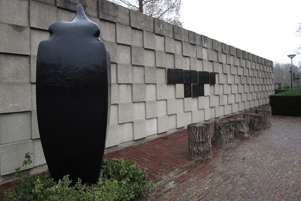 Memorial for 32 inhabitants of Schiedam