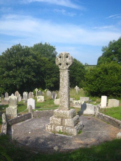 Oorlogsmonument St. Wyllow Church #1