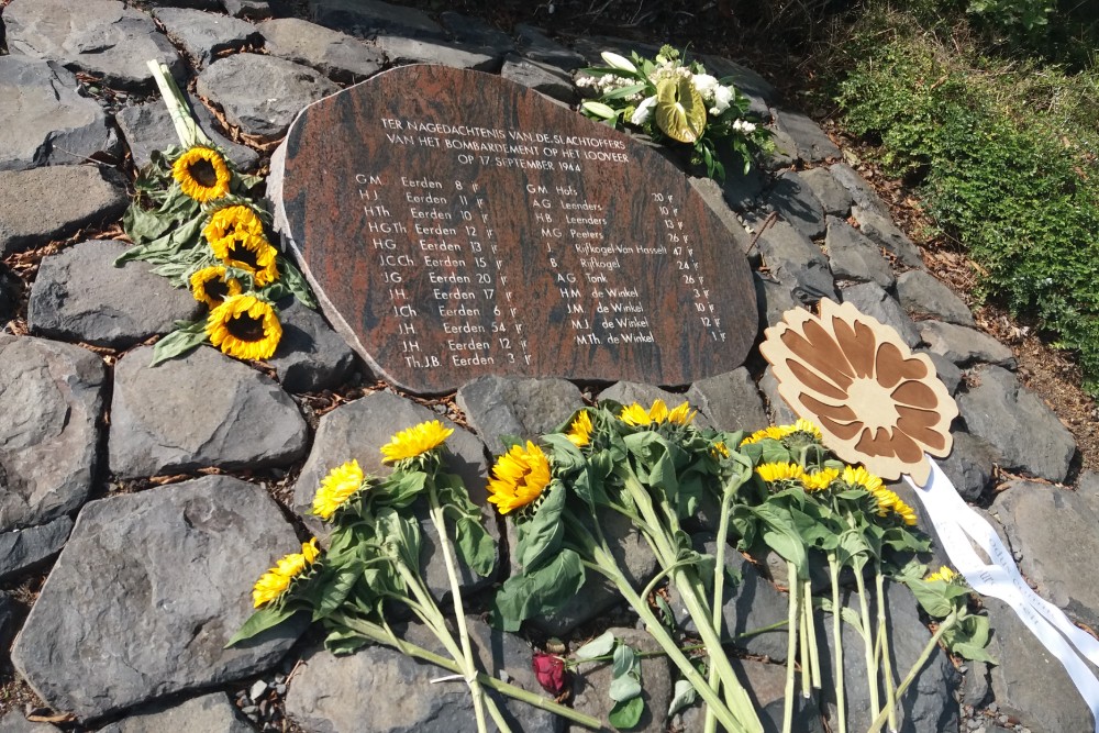 Monument Bombardement Looveer 17-09-1944 Huissen #3