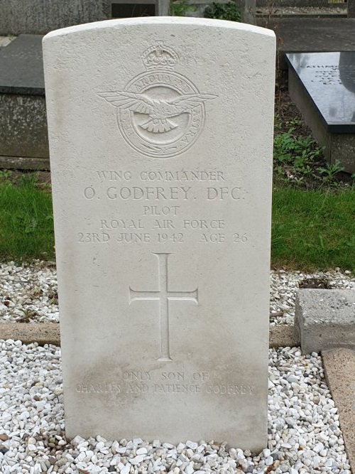 Commonwealth War Graves Protestant Cemetery Wierhuizen #3