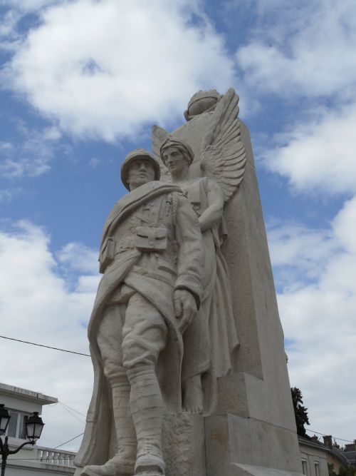 Oorlogsmonument Saint-Amand-Montrond #2