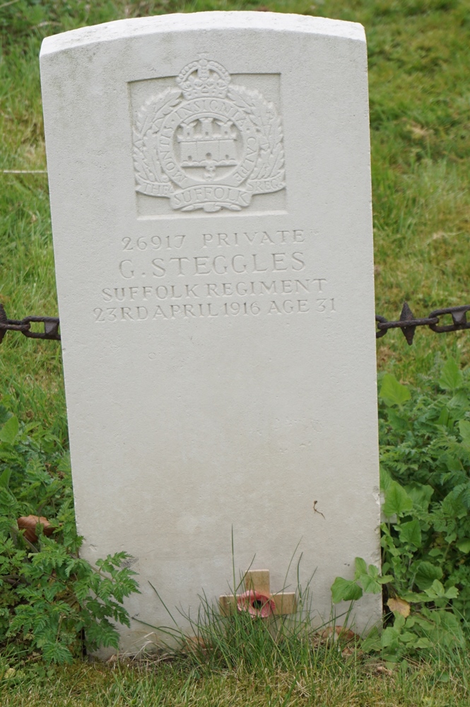 Commonwealth War Grave Rattlesden Baptist Chapelyard