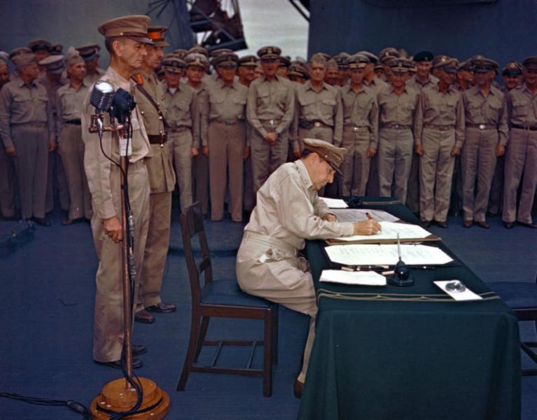 Japanse capitulatie-ondertekening aan boord van USS Missouri