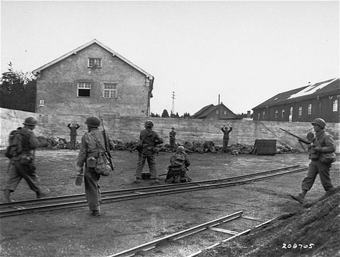 Executie van kampbewakers in Dachau, 29 april 1945